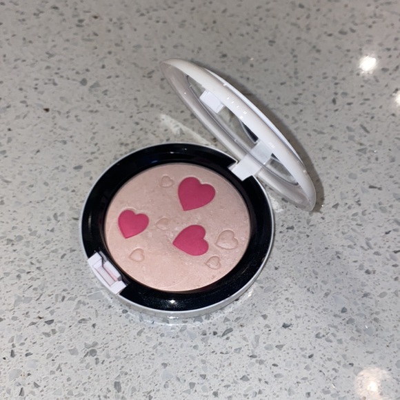 MAC Veronica’s Blush Limited Edition Pearlmatte Face Powder - Picture 3 of 6